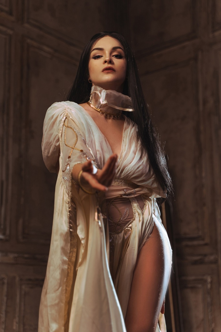 Van Helsing - Verona (Bride of Dracula) Cosplay - costume focus