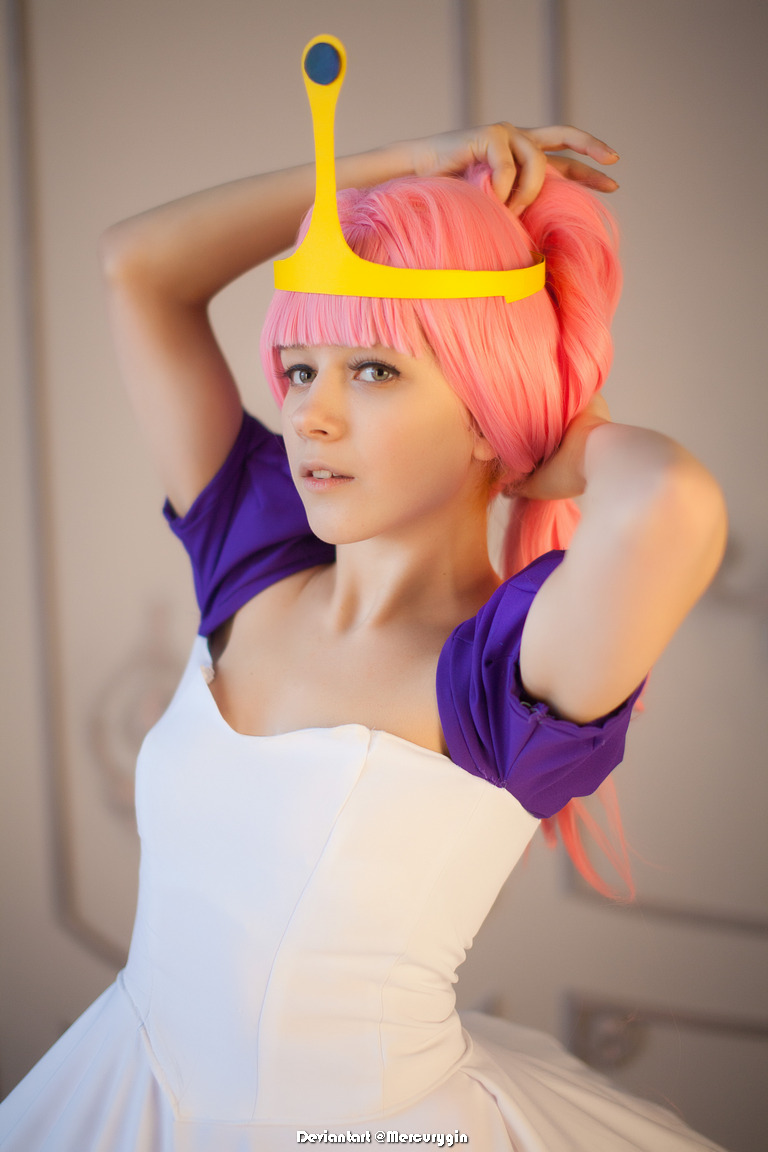 Adventure Time - Bonnibel (Bonnie) Bubblegum (Princess Bubblegum) Cosplay - costume show Adventure Time - Bonnibel (Bonnie) Bubblegum (Princess Bubblegum) Cosplay - costume show
