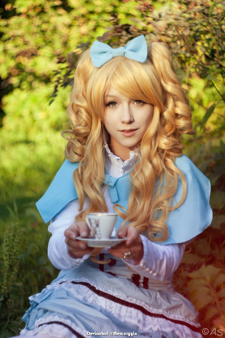 Alice in Wonderland - Alice Kingsleigh Cosplay
