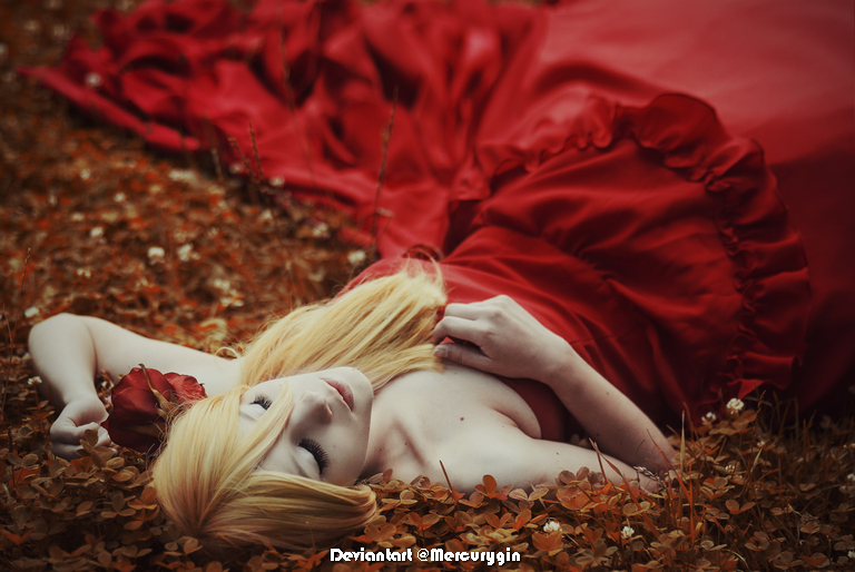 Attack on Titan - Historia Reiss (Christa Lenz) Cosplay - full body port.