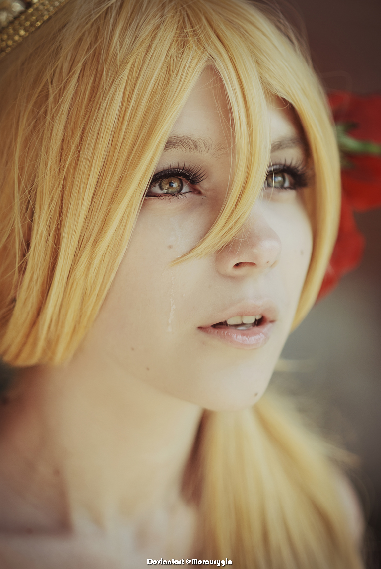 Attack on Titan - Historia Reiss (Christa Lenz) Cosplay - full length photo