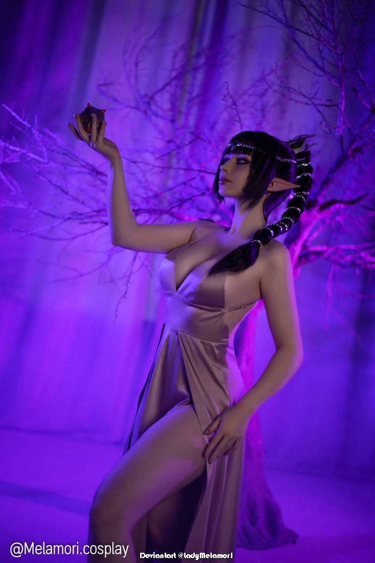Baldurs Gate 3 - Shadowheart (Jenevelle Hallowleaf) (Lingerie) Cosplay - character analysis