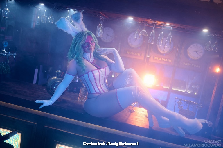 Batman - The Dark Knight - Jaina Hudson (White Rabbit) (Prime Earth) Cosplay - seductive vision