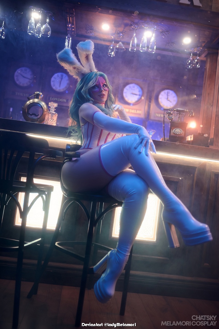 Batman - The Dark Knight - Jaina Hudson (White Rabbit) (Prime Earth) Cosplay - seductive vision