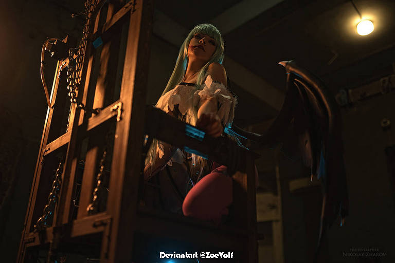 Darkstalkers - Resurrection - Morrigan Aensland  Cosplay - expressive portrait