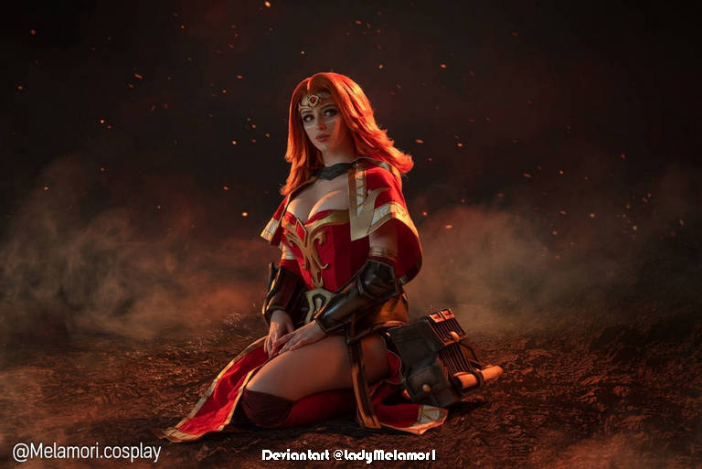 Dota 2 - Lina (Slayer) (Smoldering Journey) Cosplay - expressive portrait