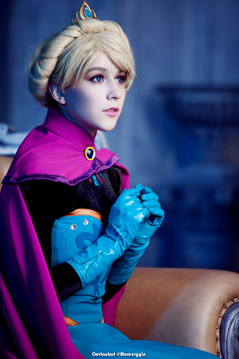 Frozen - Elsa Cosplay - character recreation portrait