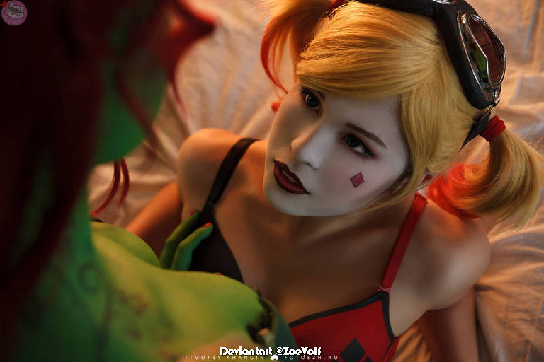 Harley Quinn (TV Series) - Harley Quinn (Harleen Frances Quinzel) &amp; Poison Ivy (Pamela Lillian Isley) Cosplay - elegant capture