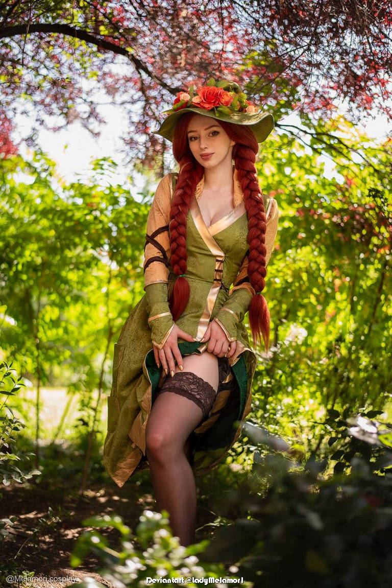 Hogwarts Legacy - Mirabel Garlick Cosplay - full length port.