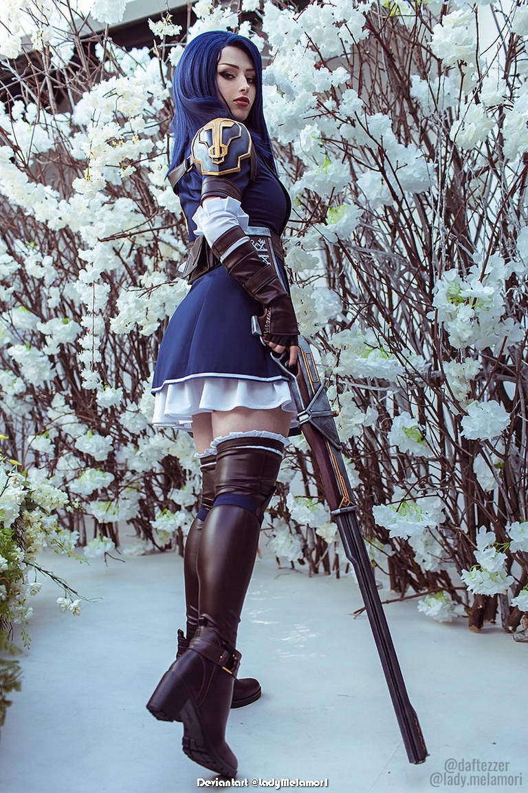 League of Legends - Caitlyn Kiramman (The Sheriff of Piltover) (Arcane Commander) Cosplay - costume show League of Legends - Caitlyn Kiramman (The Sheriff of Piltover) (Arcane Commander) Cosplay - costume show