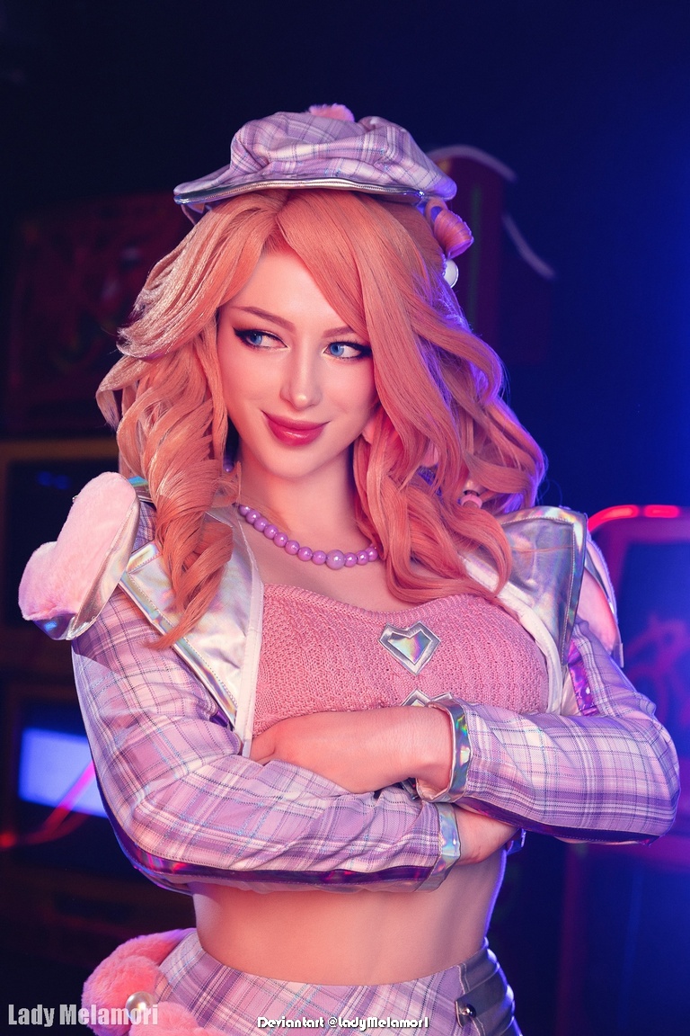 League of Legends - Caitlyn Kiramman (The Sheriff of Piltover) (Heartthrob) Cosplay - authentic view League of Legends - Caitlyn Kiramman (The Sheriff of Piltover) (Heartthrob) Cosplay - authentic view