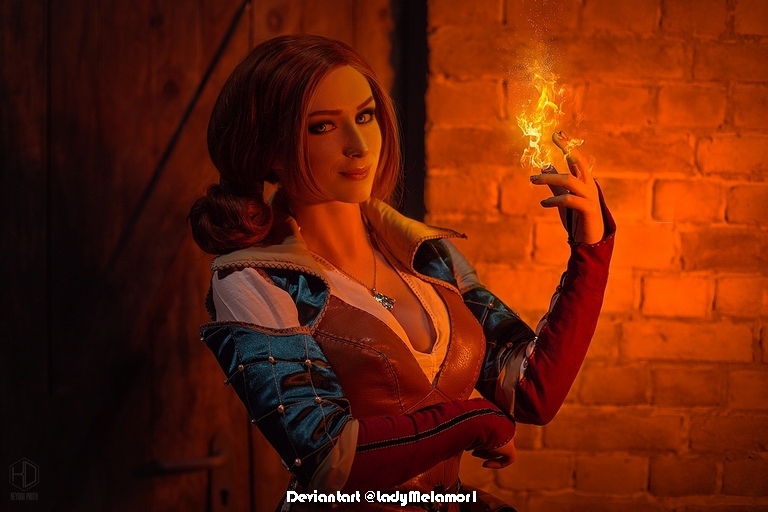 The Witcher 3 - Wild Hunt - Triss Merigold (Fourteenth of the Hill) Cosplay - full length photo The Witcher 3 - Wild Hunt - Triss Merigold (Fourteenth of the Hill) Cosplay - full length photo