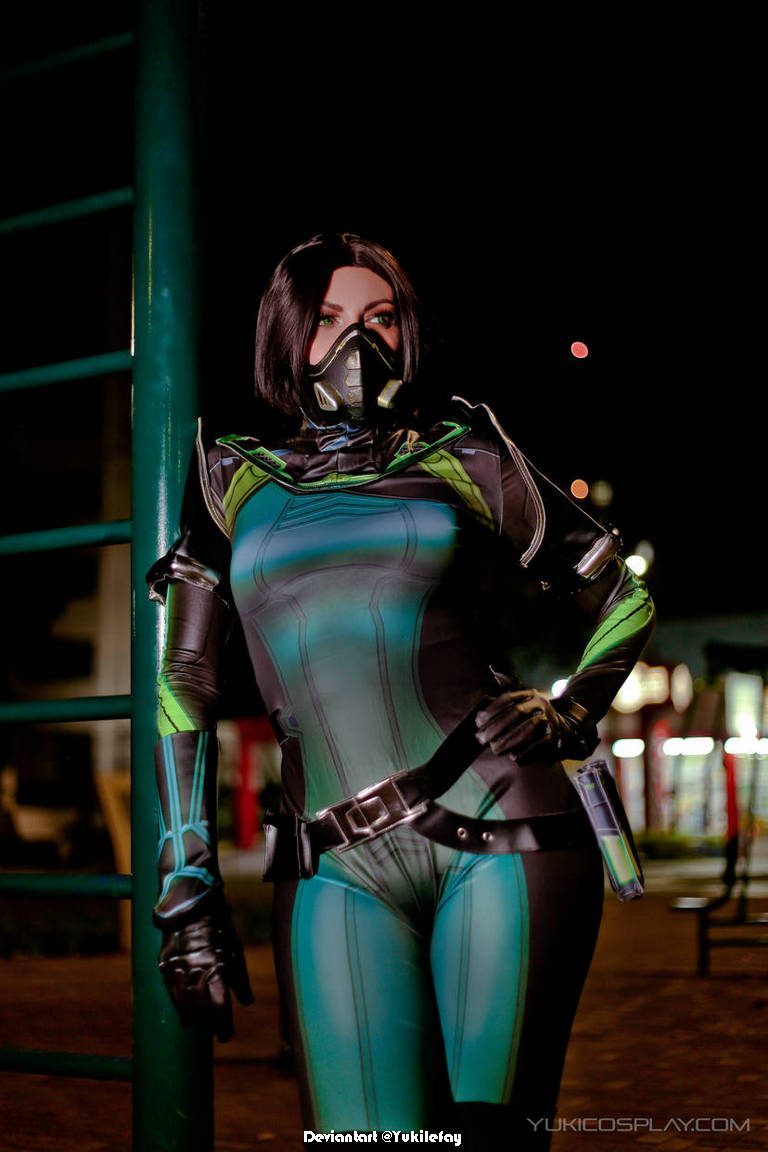 Valorant - Sabine Callas (Viper) Cosplay - costume showcase portrait