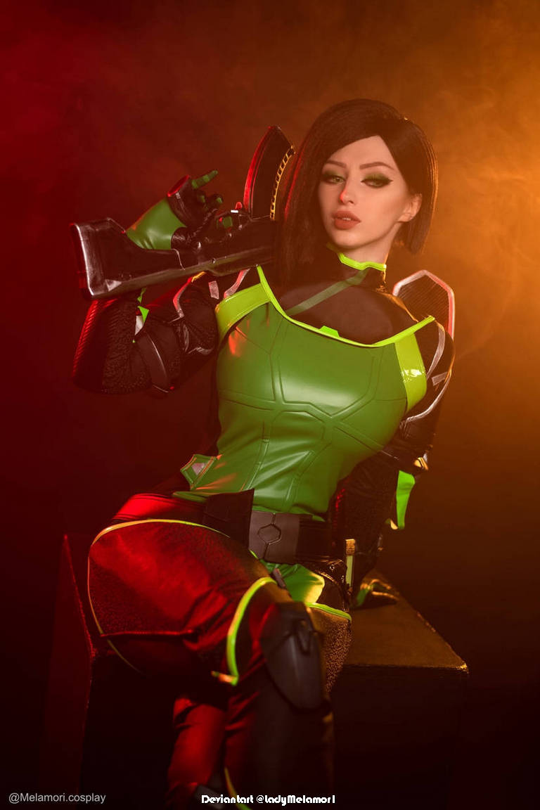 Valorant - Sabine Callas (Viper) Cosplay - professional cosplay study