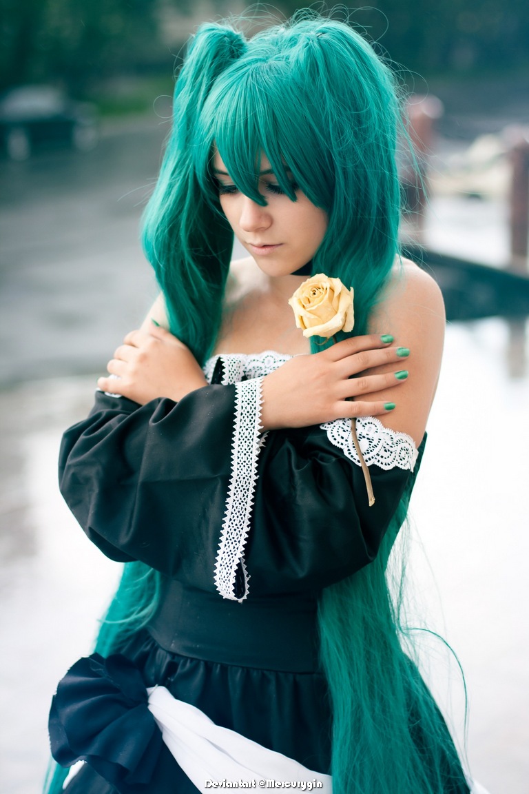 Vocaloid - Hatsune Miku (Cantarella) Cosplay - full length photo