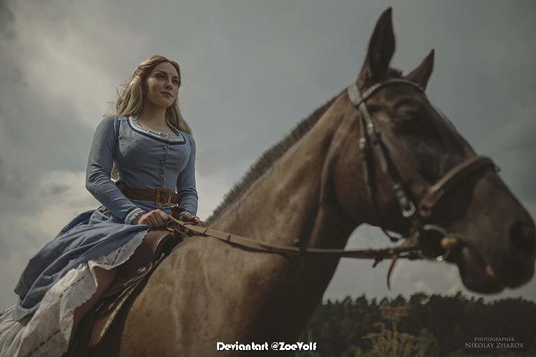 Westworld - Dolores Abernathy Cosplay - full length character portrait