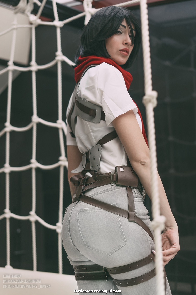 Attack on Titan Mikasa Ackermann Cosplay 2