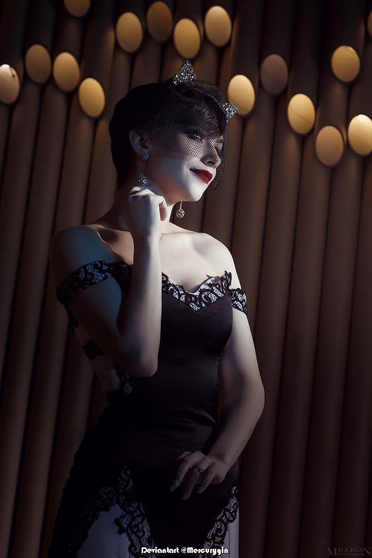 Batman - Catwoman (Selina Kyle) (Casual) Cosplay - character photo