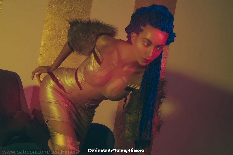 Cyberpunk 2077 - Woman Cosplay - detailed character analysis