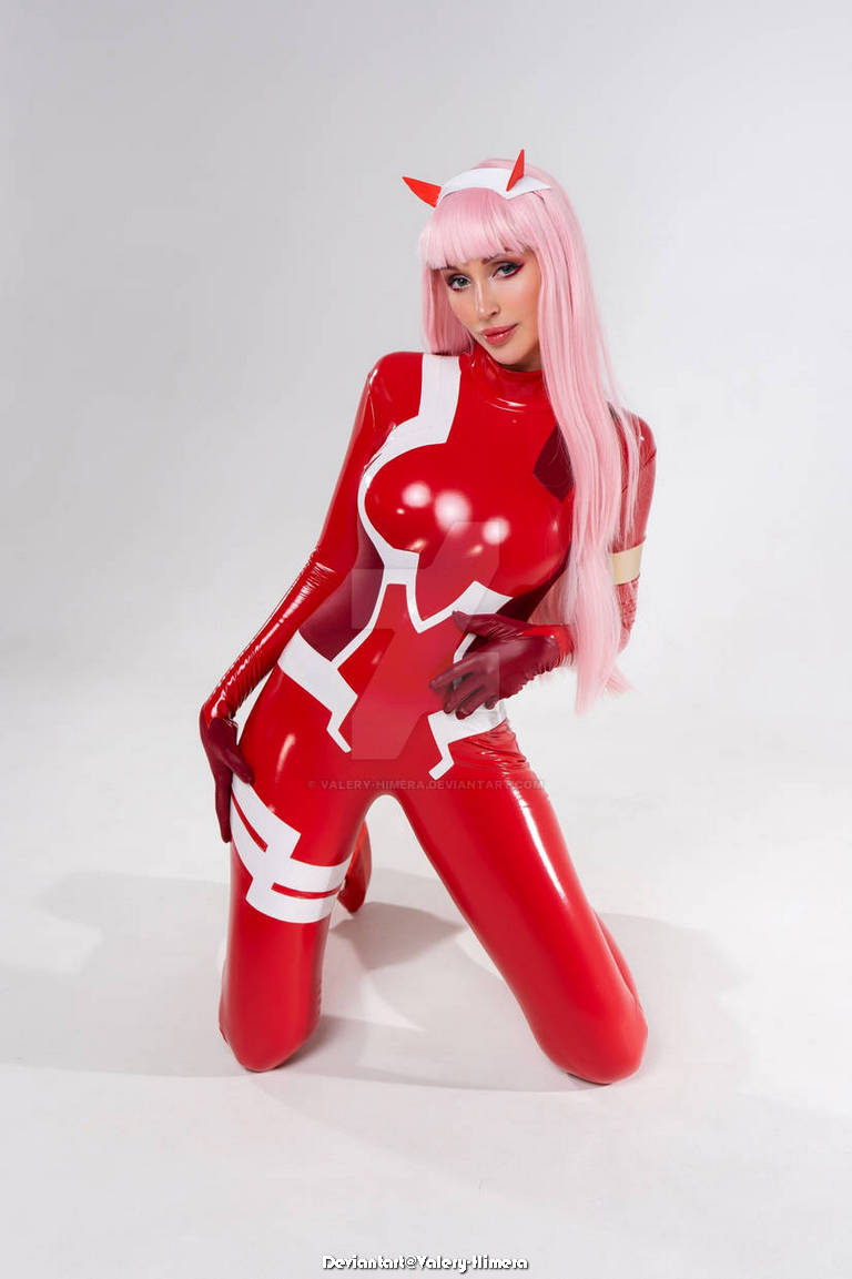 DARLING in the FRANXX - Zero Two (Partner Killer) Cosplay - body photo