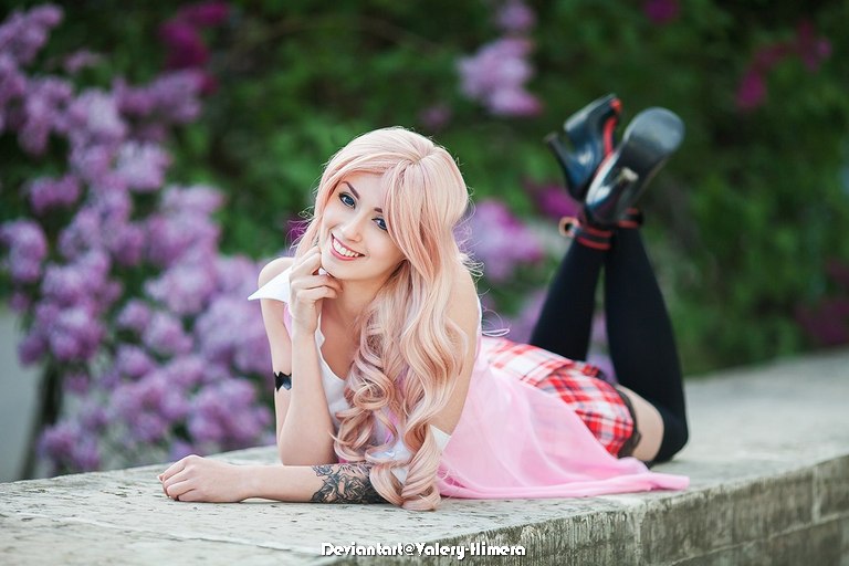 Final Fantasy 13 - Serah Farron Cosplay - full body portrait