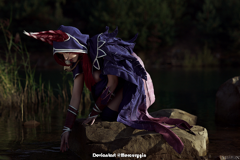 League of Legends - Xayah (The Rebel) Cosplay - full length port.
