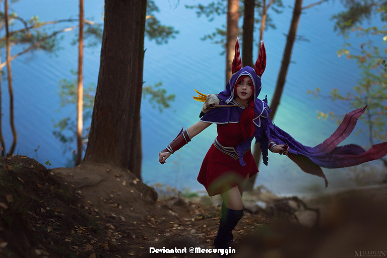 League of Legends - Xayah (The Rebel) Cosplay - full length photo