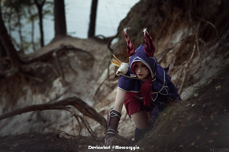 League of Legends - Xayah (The Rebel) Cosplay - full body port.