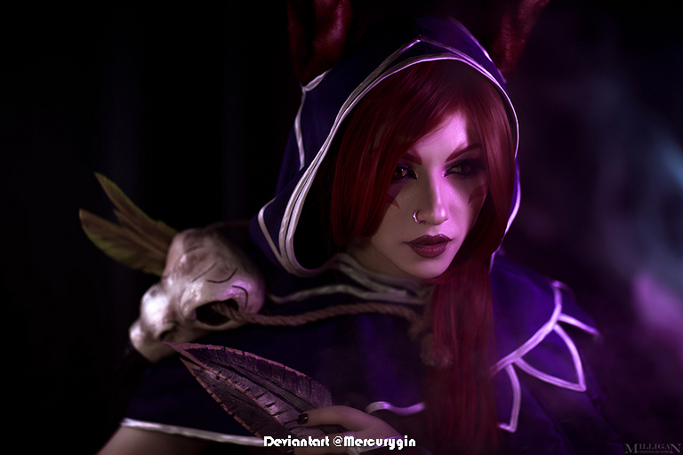 League of Legends - Xayah (The Rebel) Cosplay - costume portrait