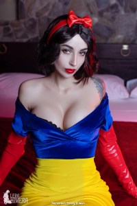 Disneys Snow White - Snow White Cosplay
