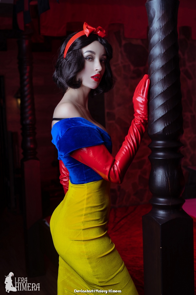 Disneys Snow White - Snow White Cosplay - sophisticated character portrait