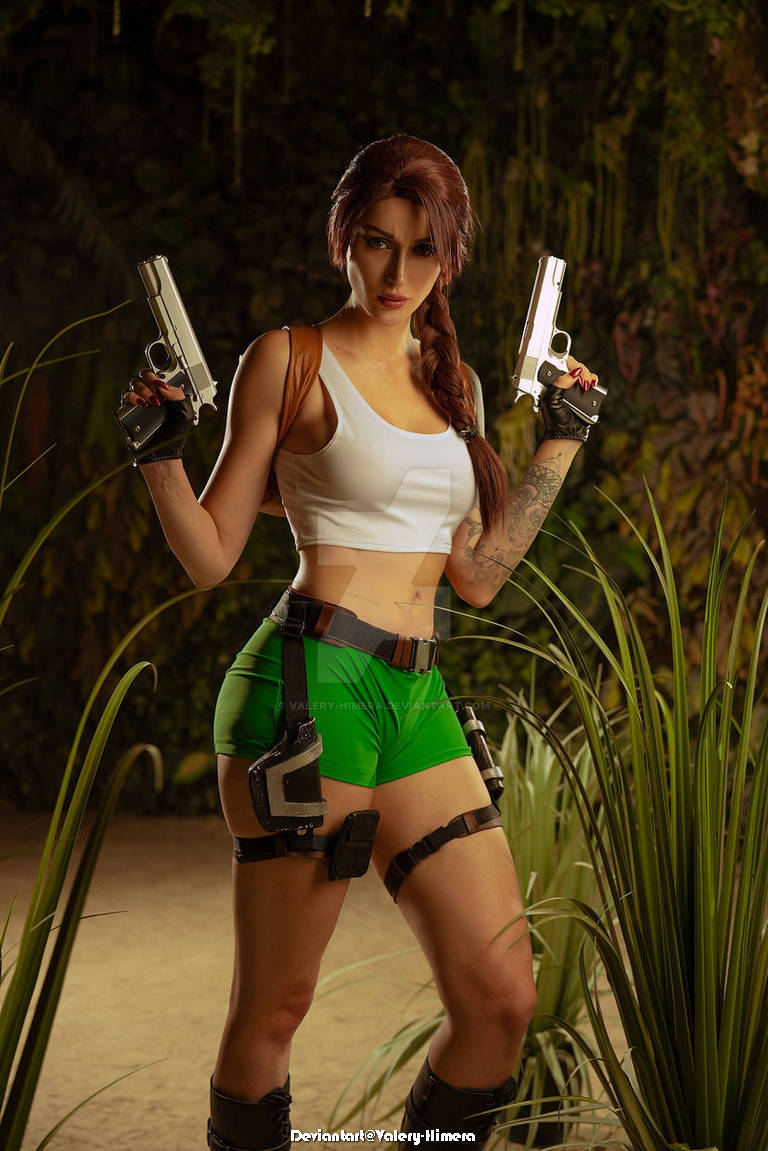 Tomb Raider - The Last Revelation - Lara Croft (Teen Lara) Cosplay - expressive portrait