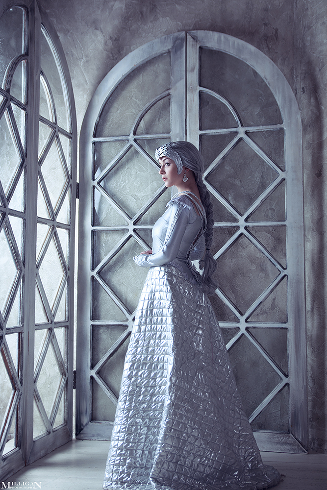 Snow White and the Huntsman - Freya (Ice Queen) Cosplay - costume show