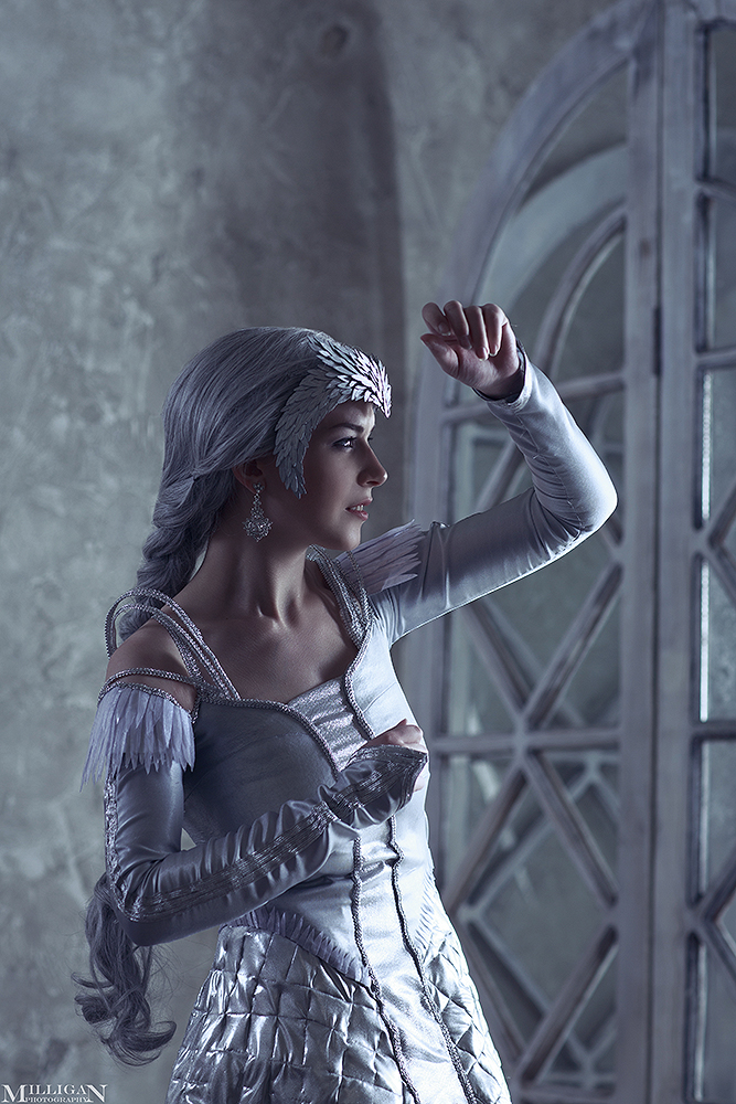Snow White and the Huntsman - Freya (Ice Queen) Cosplay - costume portrait