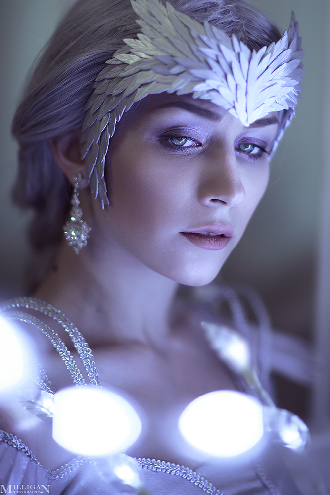 Snow White and the Huntsman - Freya (Ice Queen) Cosplay - body photo