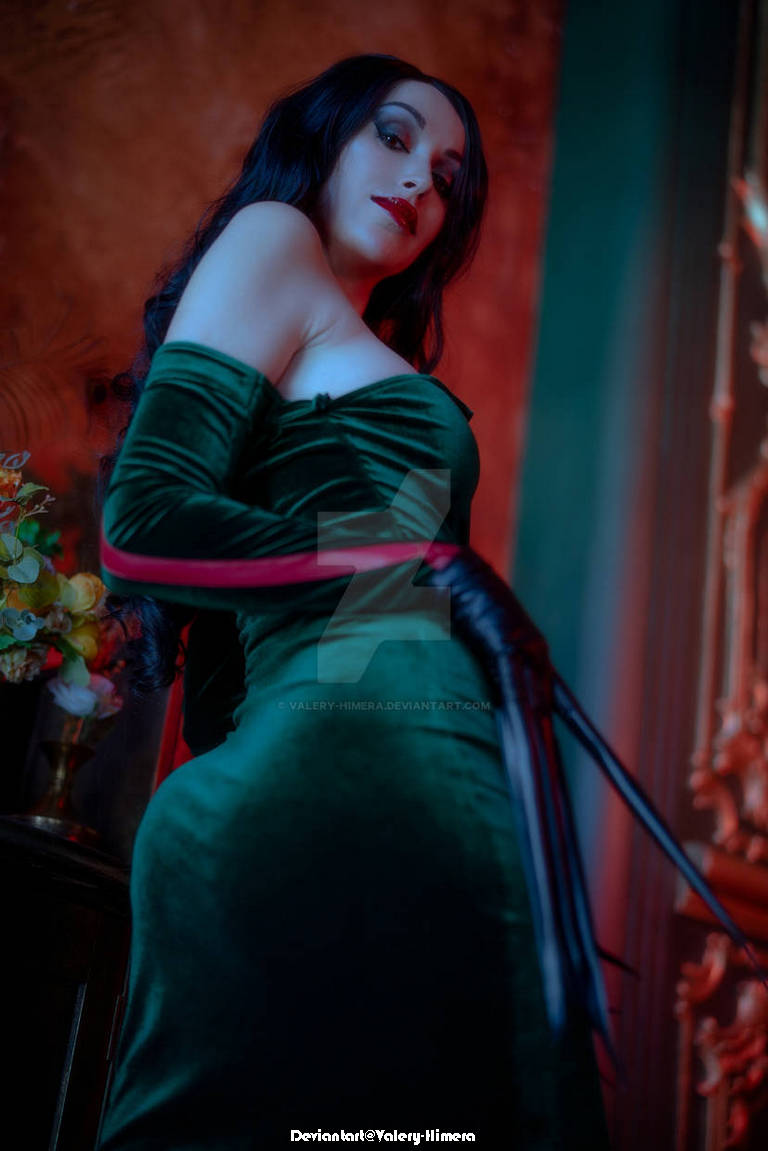 Fullmetal Alchemist - Lust (Lust the Lascivious) Cosplay - soft focus shot