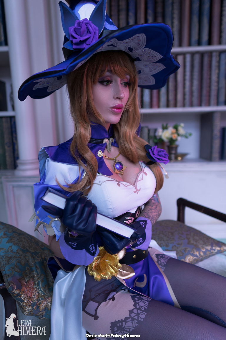 Genshin Impact - Lisa Minci (Purple Rose) Cosplay - artistic framing