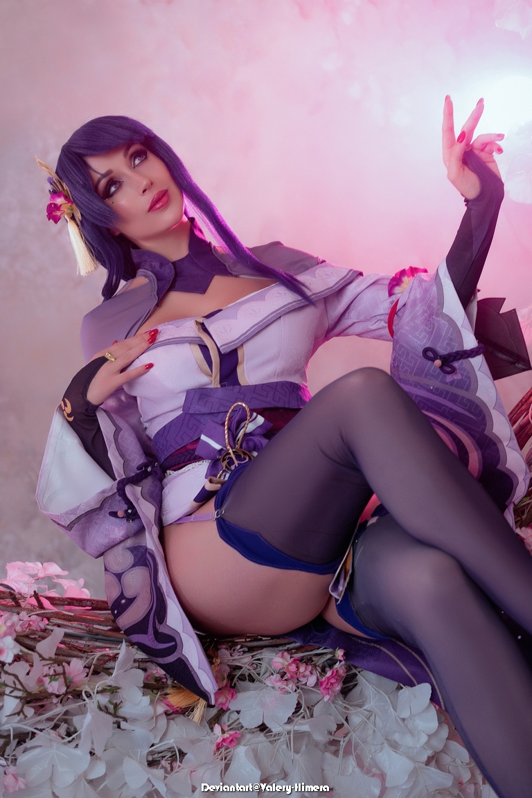 Genshin Impact - Raiden Shogun (Plane of Euthymia) (Narukamis Law) Cosplay - soft focus shot