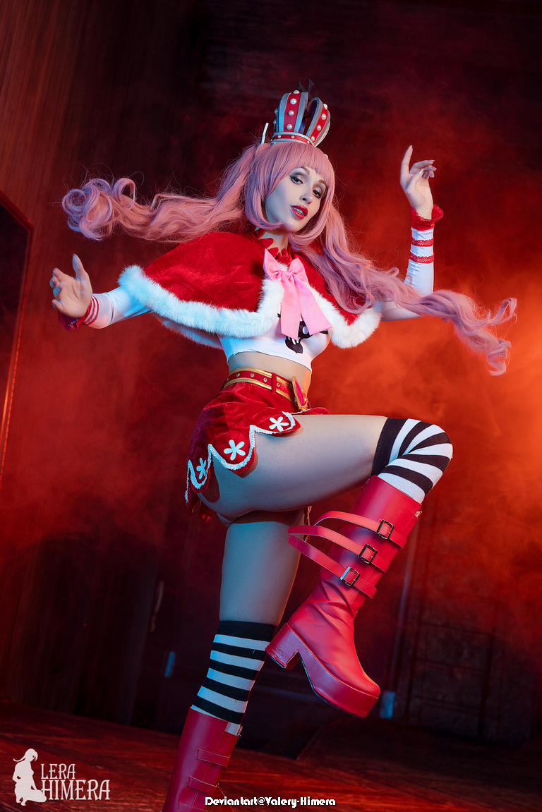 One Piece - Perona (Ghost Princess) Cosplay - artistic framing One Piece - Perona (Ghost Princess) Cosplay - artistic framing