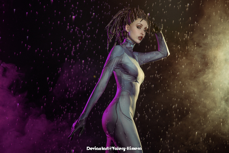 StarCraft - Sarah Kerrigan Cosplay - full body portrait