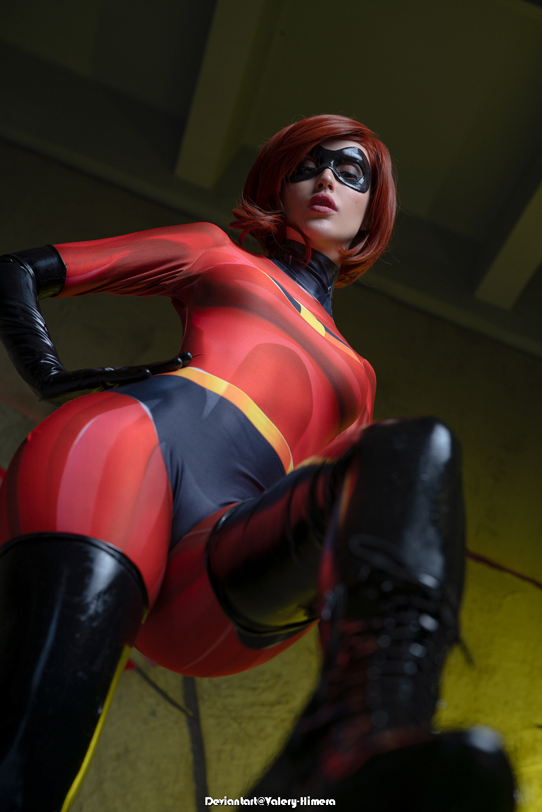 The Incredibles - Elastigirl (Helen Parr) Cosplay - body photo