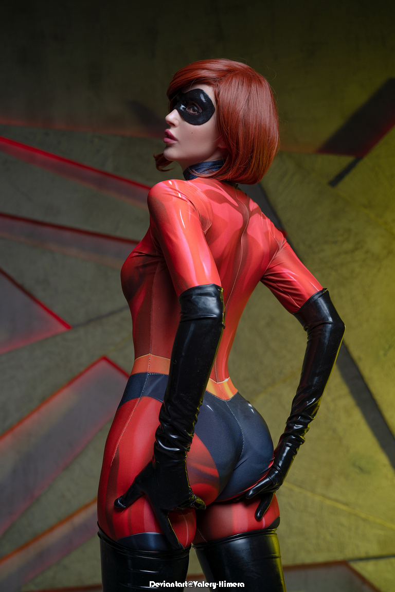 The Incredibles - Elastigirl (Helen Parr) Cosplay - costume show