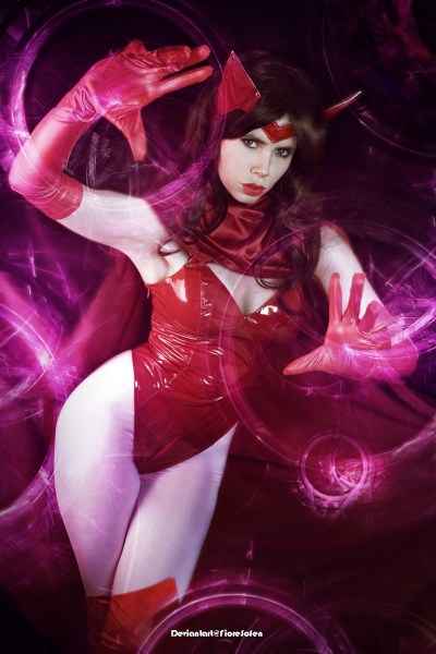 Avengers - Wanda Django Maximoff (Scarlet Witch) Cosplay