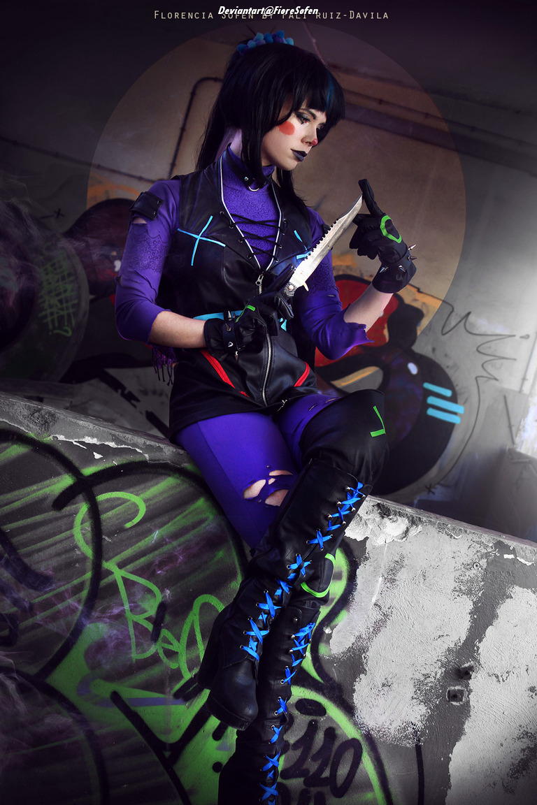 Batman - Punchline (Alexis Kaye) Cosplay - full body portrait