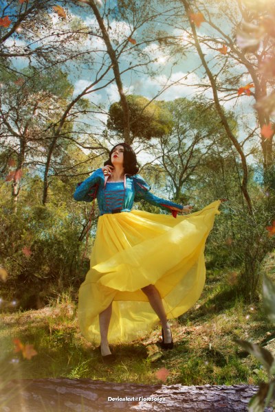 Disneys Snow White - Snow White Cosplay