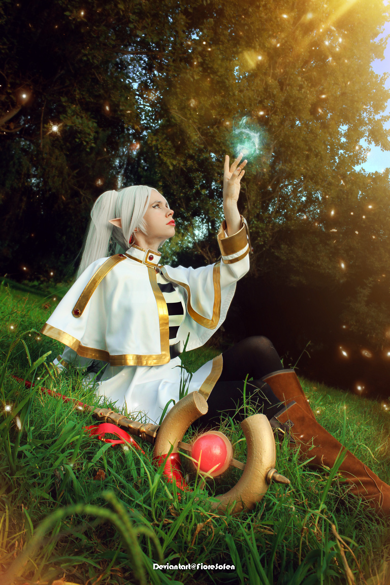 Frieren - Beyond Journeys End - Frieren (The Slayer) Cosplay - full length photo