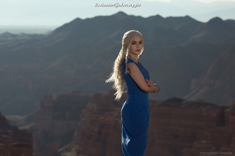 Game of Thrones - Daenerys Targaryen Cosplay - full length photo