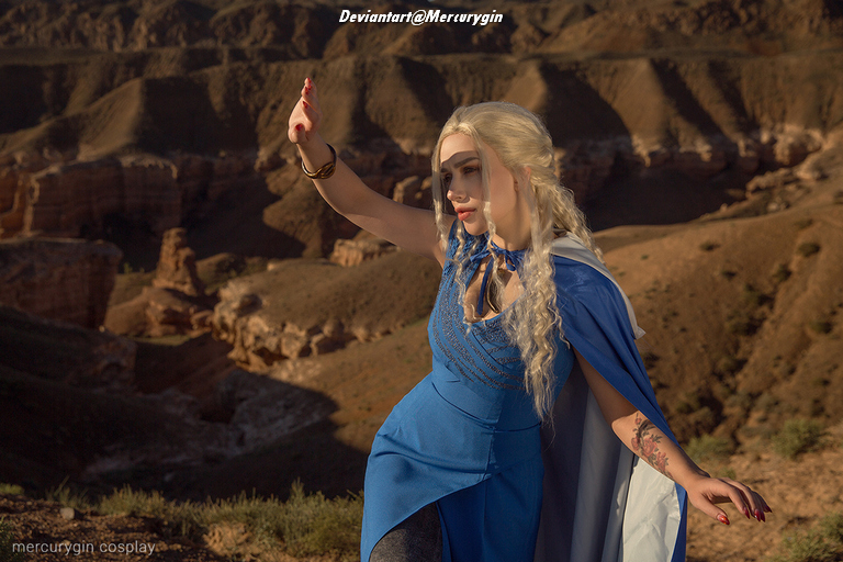 Game of Thrones - Daenerys Targaryen Cosplay - full length port.