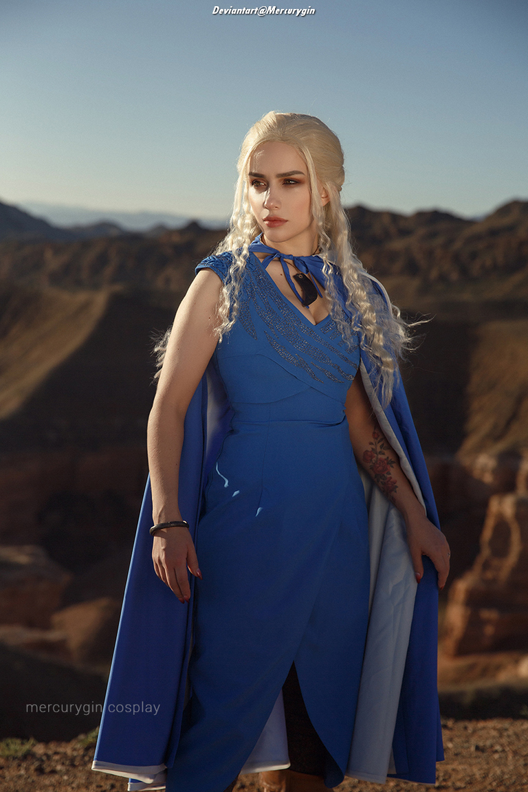 Game of Thrones - Daenerys Targaryen Cosplay - full body port.