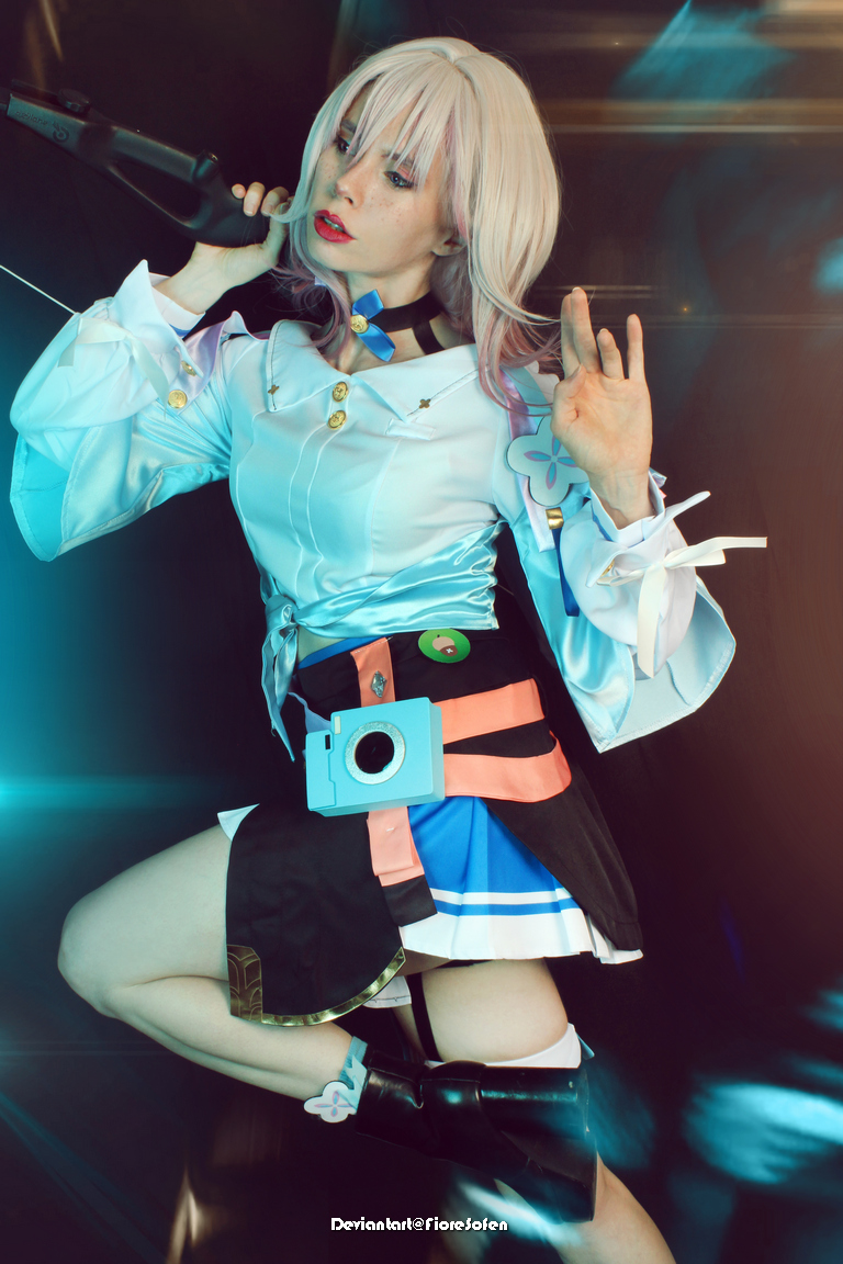 Honkai - Star Rail - March 7th Cosplay - full body character photo